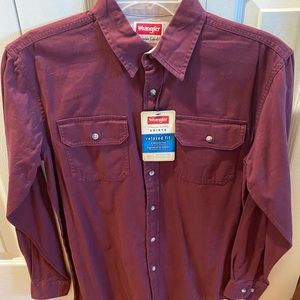 BNWT men’s Wrangler burgundy relaxed fit shirt size Small 100 cotton